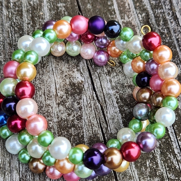 Hand Crafted Multicolor Pearl Memory Wire Wrap Beaded Bracelet - Picture 6 of 7